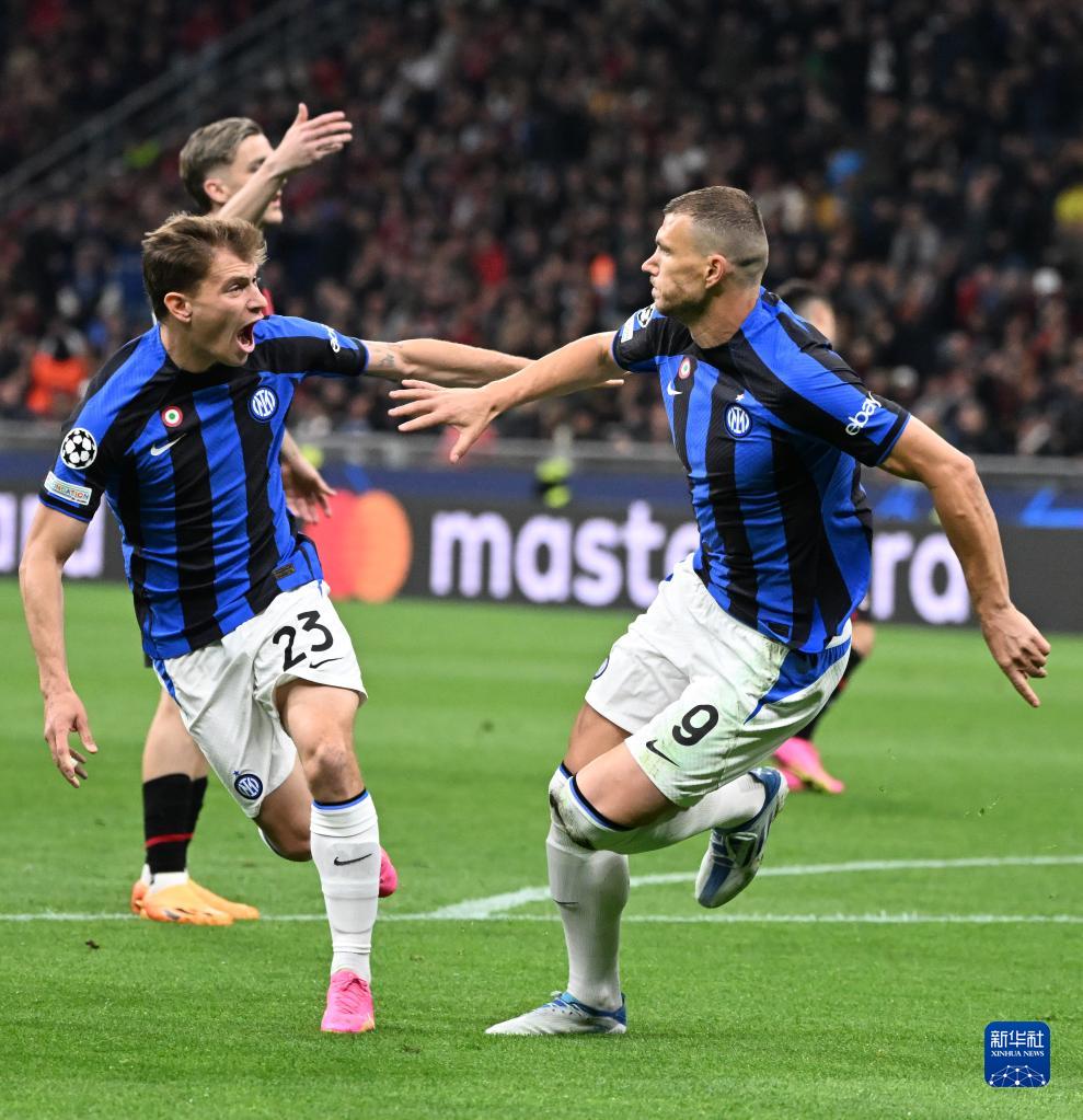 攻的第一脚 攻的第一脚