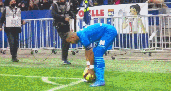 而是对主场 而是对主场